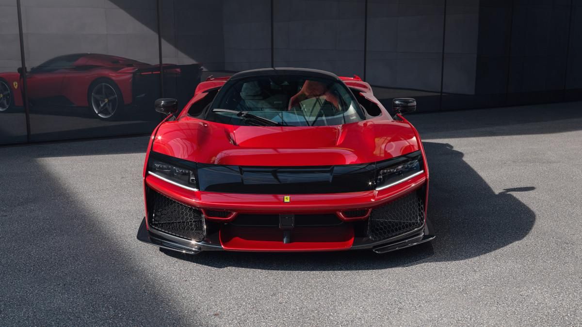 Ferrari_F80_galeria (4).jpg