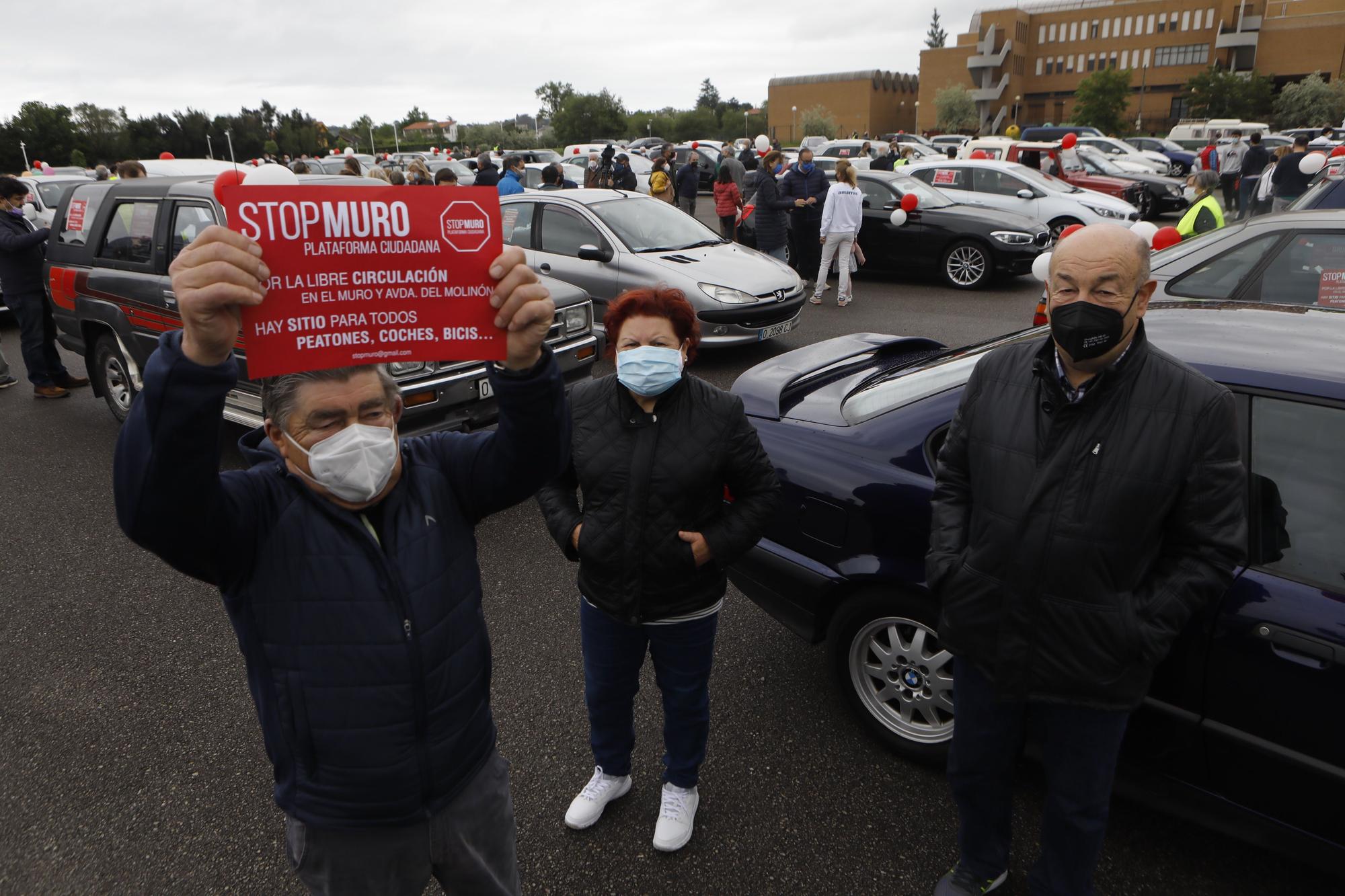 Concentración de vehículos en Gijón contra las restricciones a la movilidad