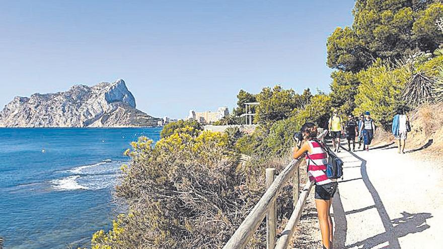 De norte a sur, la provincia de Alicante tiene innumerables opciones para redescubrir playas, rutas de montaña o pueblos con encanto.