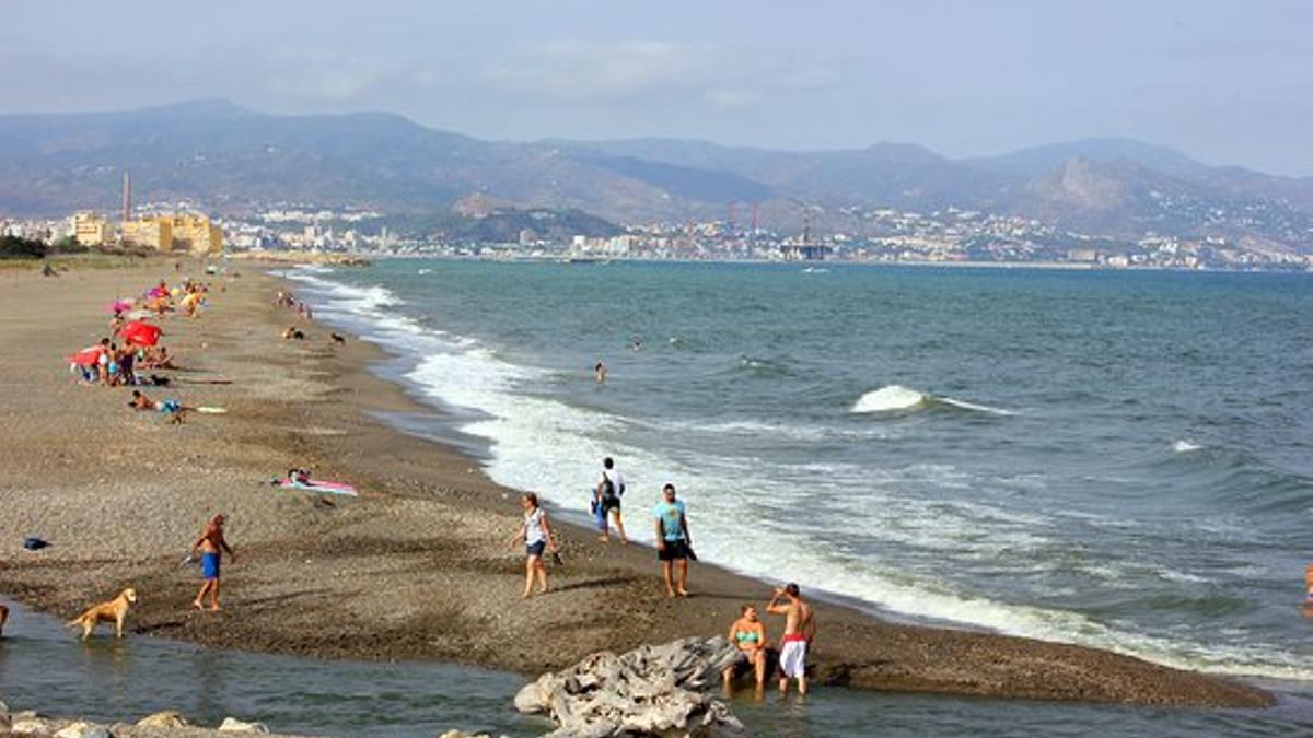 Playa en la desembocadura del río Guadalhorce en Málaga