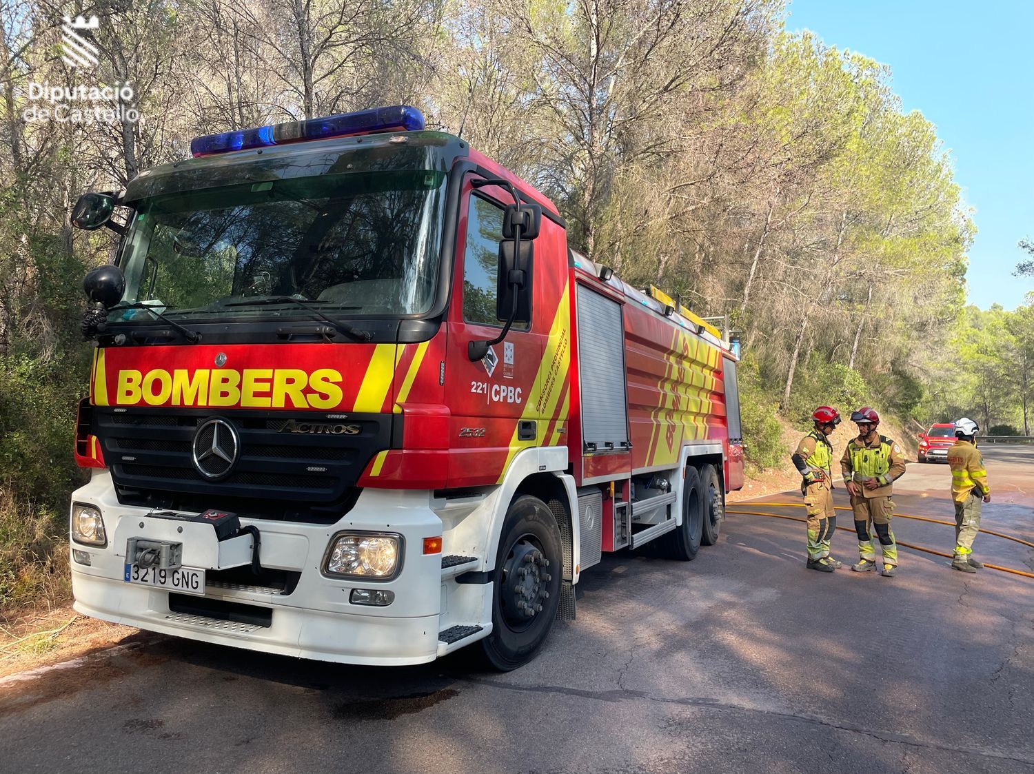 Lucha contra el incendio en el pantano de Sitjar, en Onda