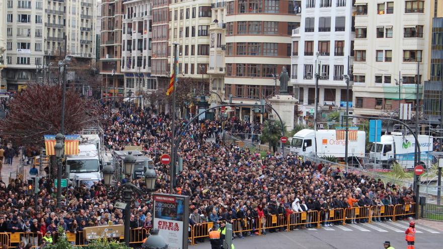 Fiesta en el balcón por el 27º aniversario de Rocío Gil