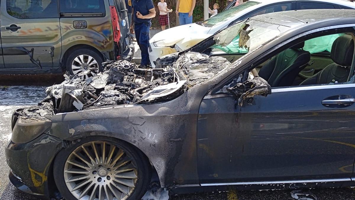 Imagen del coche de Josep Bou, concejal del PP en Barcelona