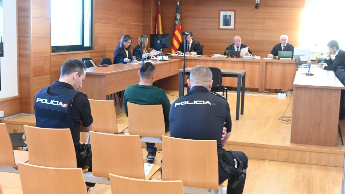 El acusado, durante el juicio celebrado este jueves en la Audiencia Provincial de Castellón.