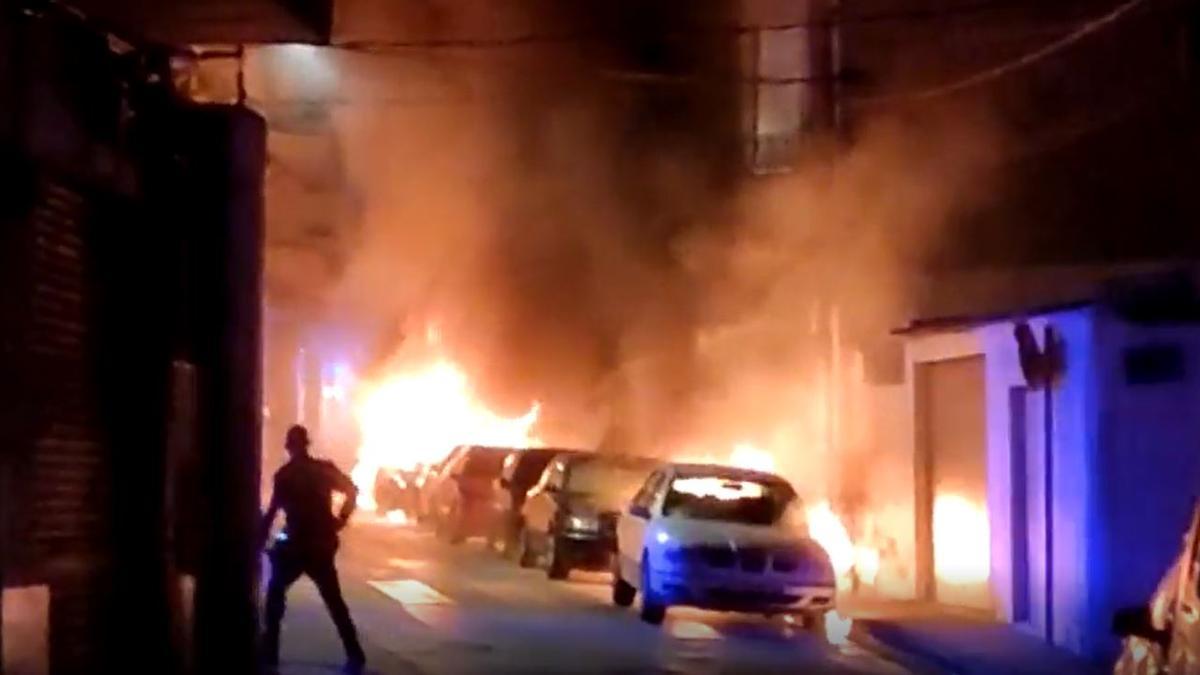 Coches ardiendo en el municipio murciano de Molina de Segura