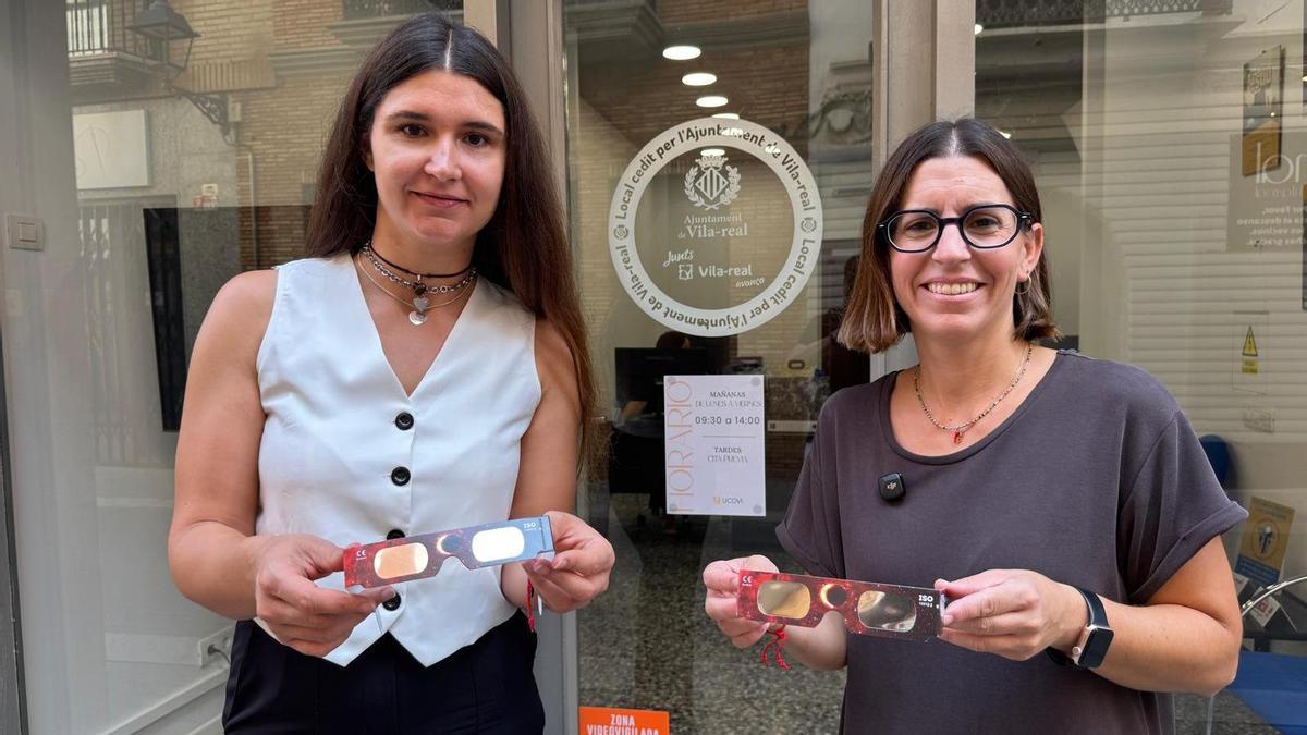 La presidenta de Ucovi, Jenifer Covrig (i); y la concejala de Ermita, Noelia Samblás.