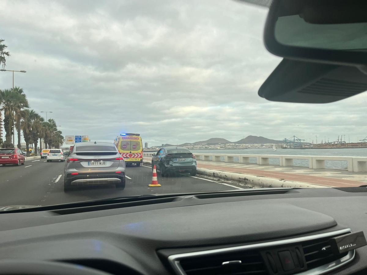 Imagen de uno de los coches accidentados en la GC-1 el viernes 10 de octubre