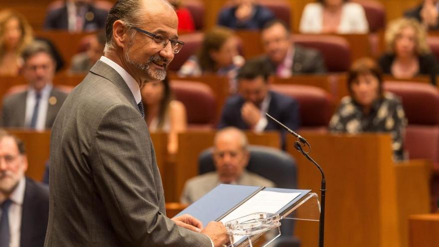 Luis Fuentes, en un pleno de las Cortes.