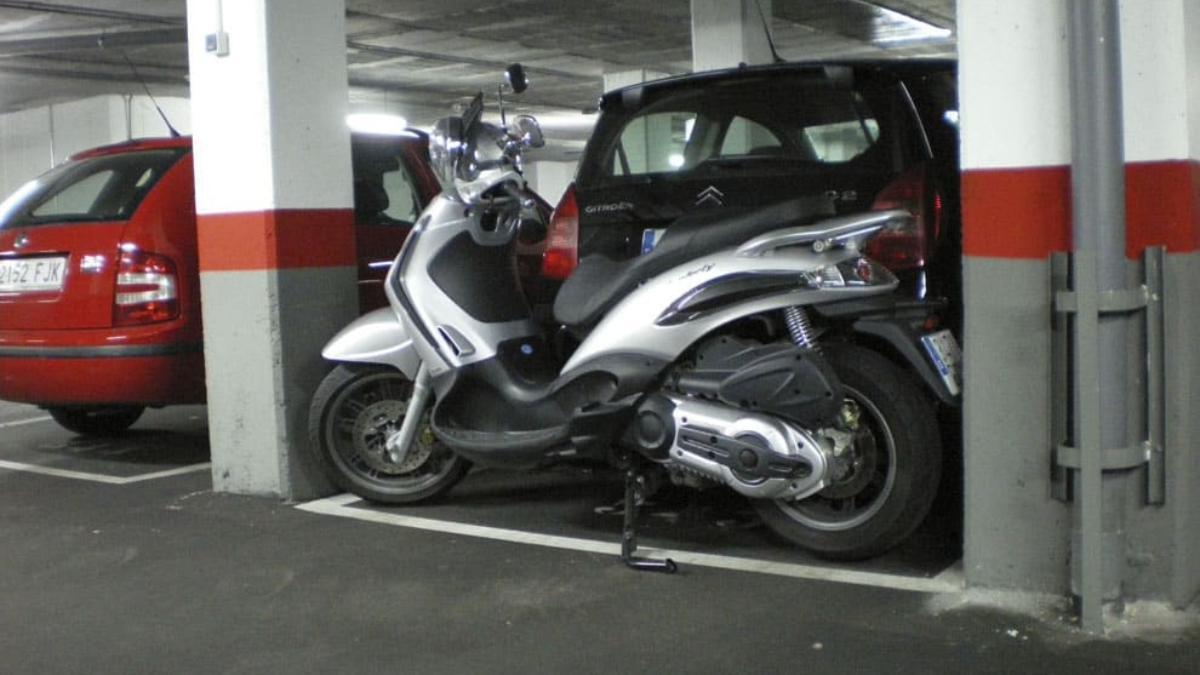 Un coche y una moto