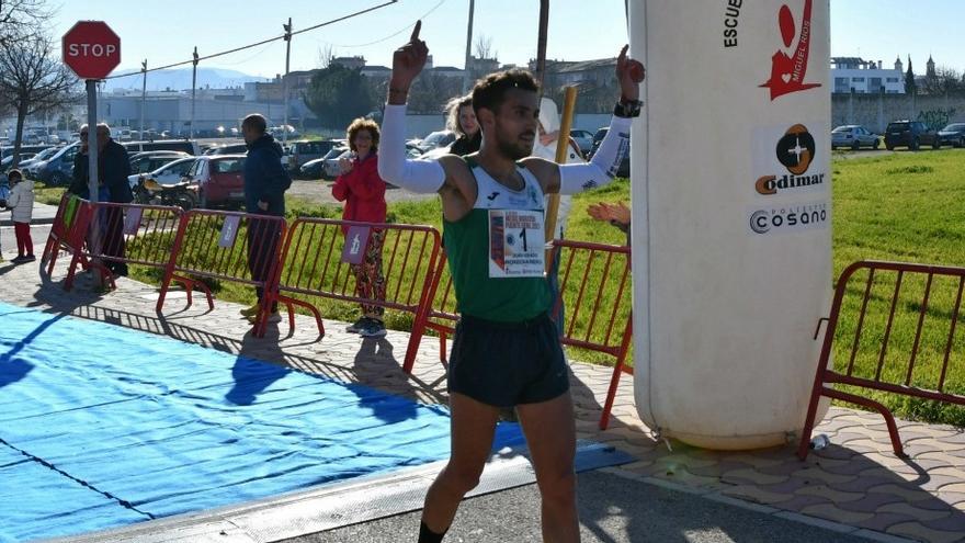 Grondona y Briceño triunfan en la Media Maratón de Puente Genil