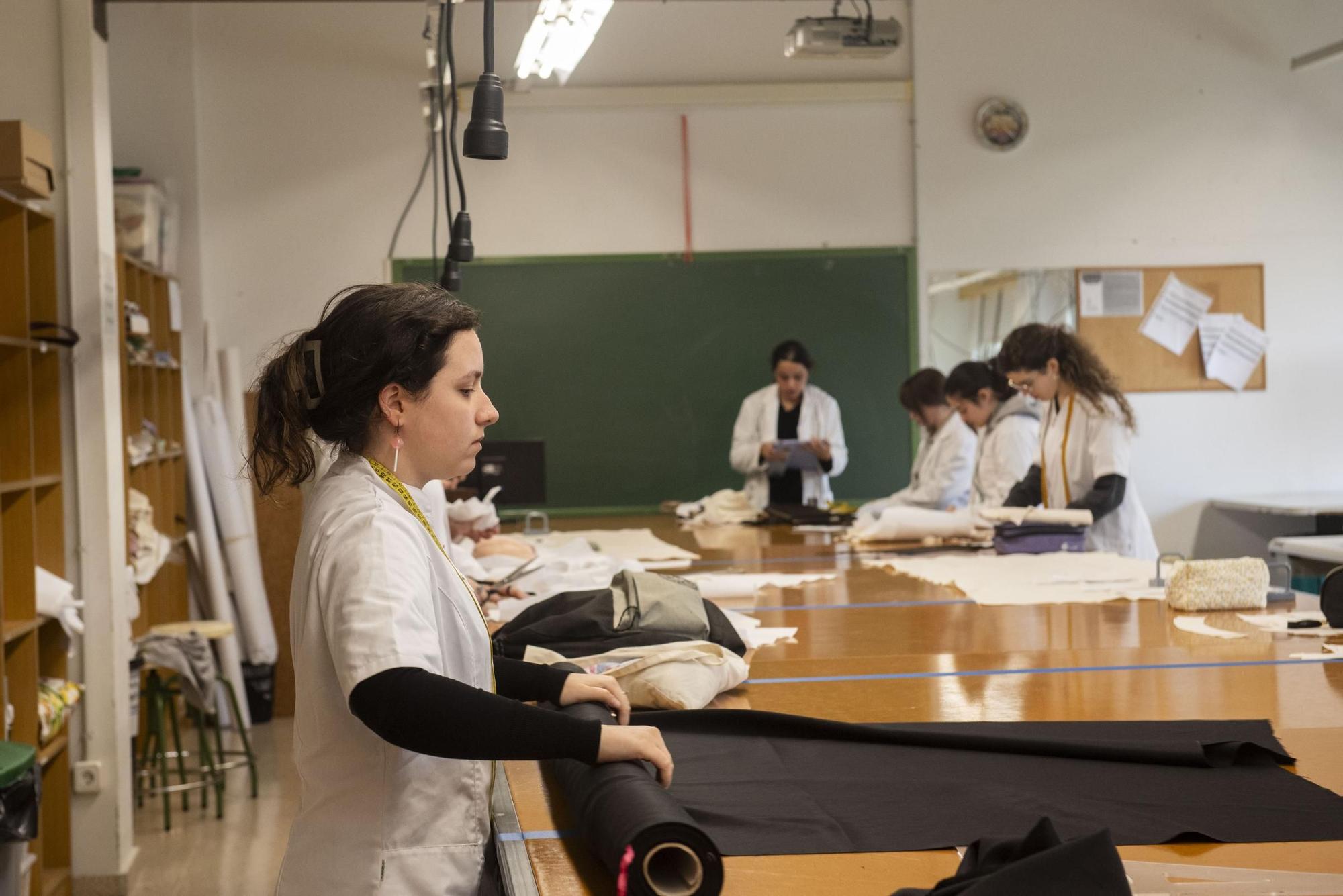 Estudiantes del Paseo das Pontes cosen para el Centro Dramático Galego