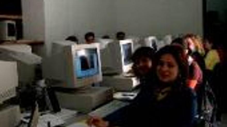 28 monitores acuden a un curso sobreel LinEx en Jerez