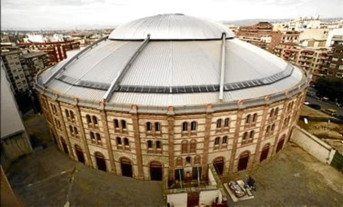 La plaça de toros de Tarragona, amb una coberta mòbil, acolliria les competicions de gimnàstica. La plaça de toros de Tarragona, amb una coberta mòbil, acolliria les competicions de gimnàstica.