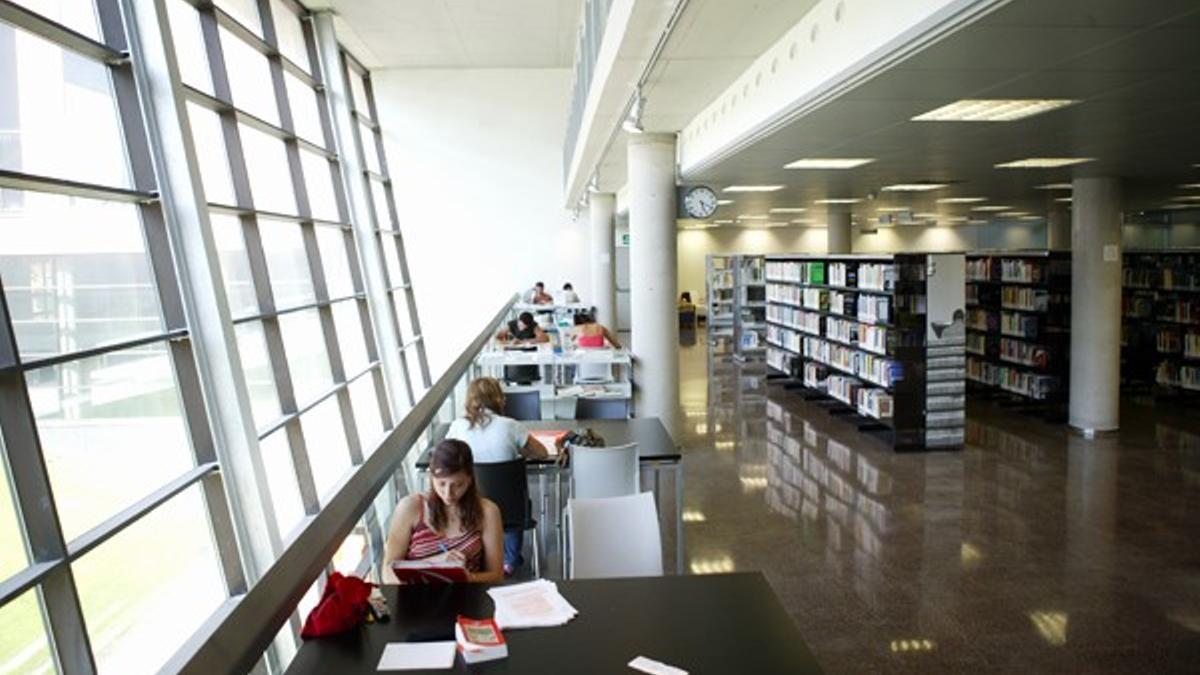 Imagen de archivo del interior de la biblioteca Josep Soler Vidal de Gavà.