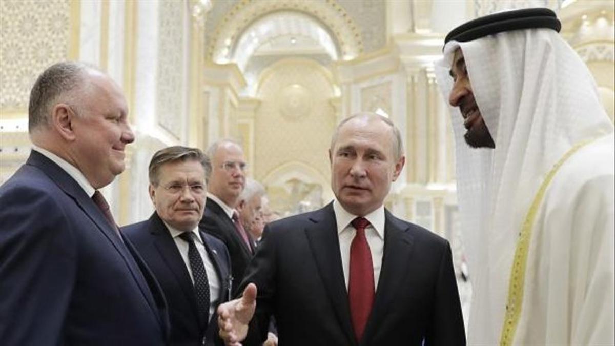 Alexander Mijeev, a la izquierda, en una imagen con Vladimir Putin.