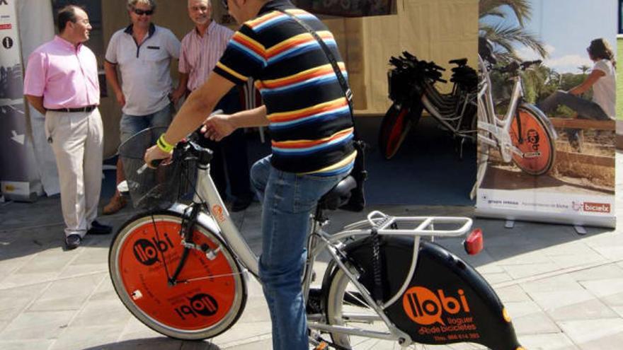 Las nuevas bicis se pueden ver junto al Centro de Congresos durante la Semana de la Movilidad.