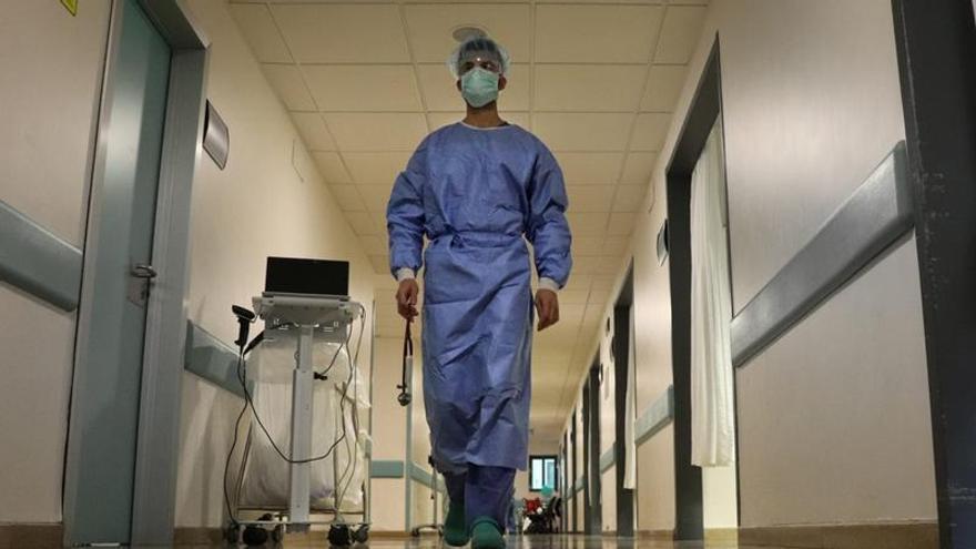 Las bajas covid en los sanitarios hacen estragos en la asistencia en Castellón