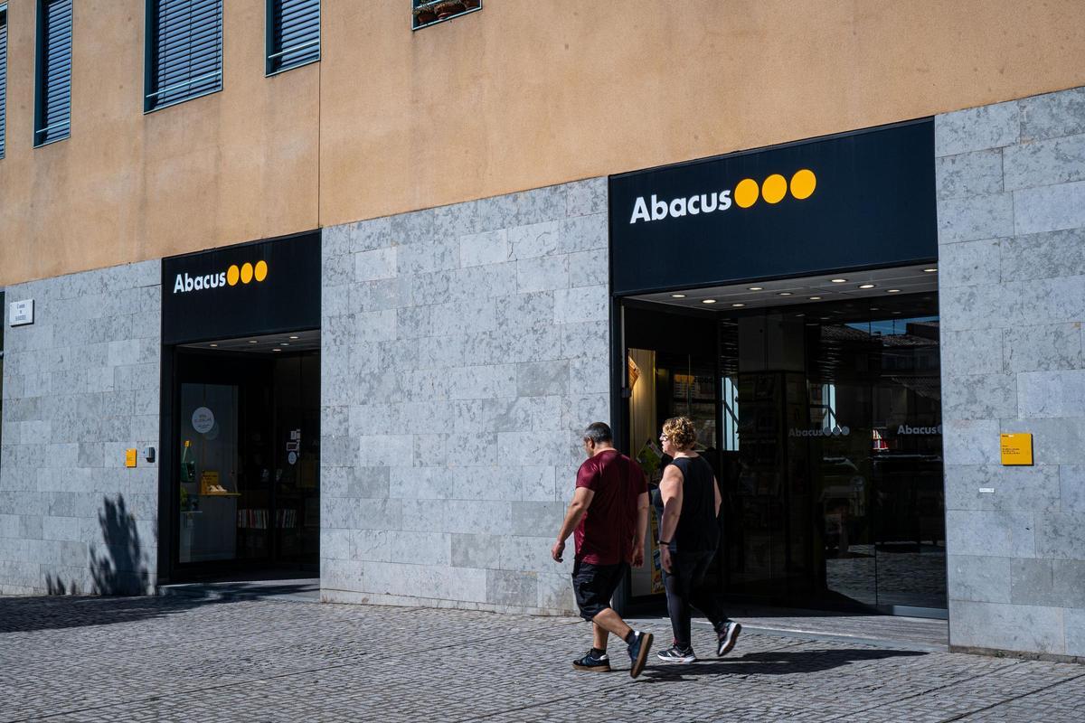 Façana de l'Abacus de Manresa