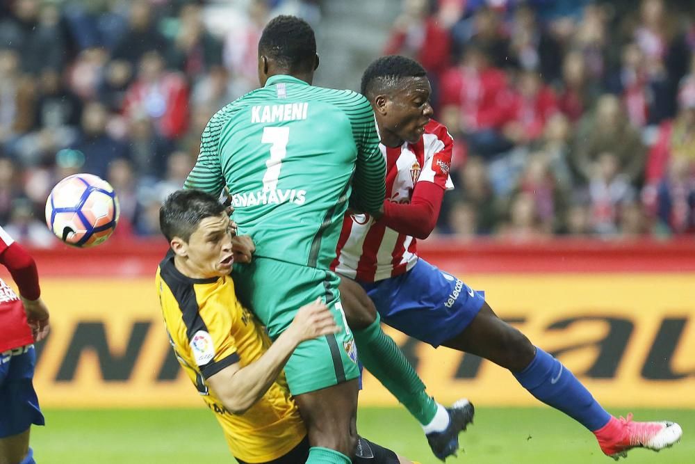 El partido entre el Sporting y el Málaga, en imágenes