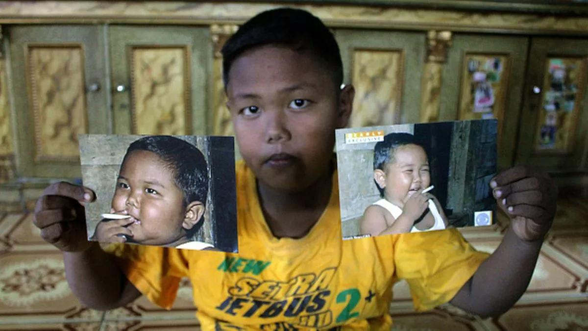 Ardi Rizal, niño que fumaba 40 cigarrillos al día