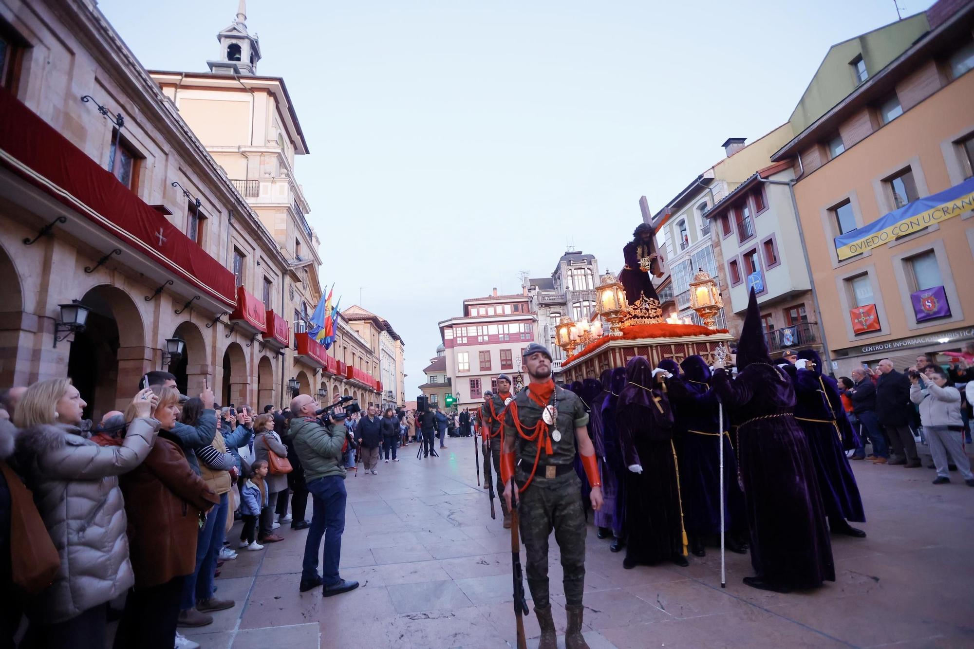 El Señor de Oviedo atrae multitudes: mira las fotos de la procesión del Nazareno