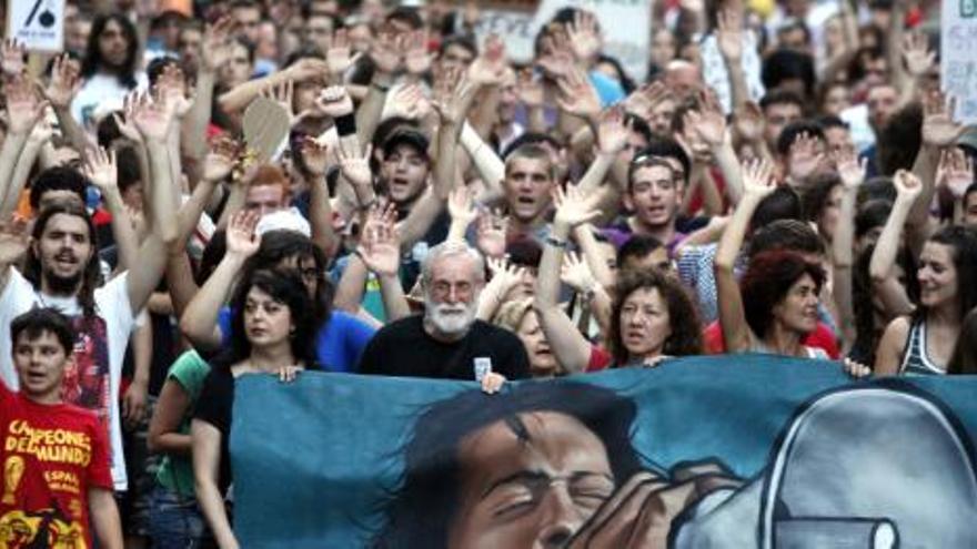 Miles de personas participaron en la manifestación del 19-J contra el ´Pacto del euro´ que los dirigentes europeos firmarán el próximo 27 de junio.