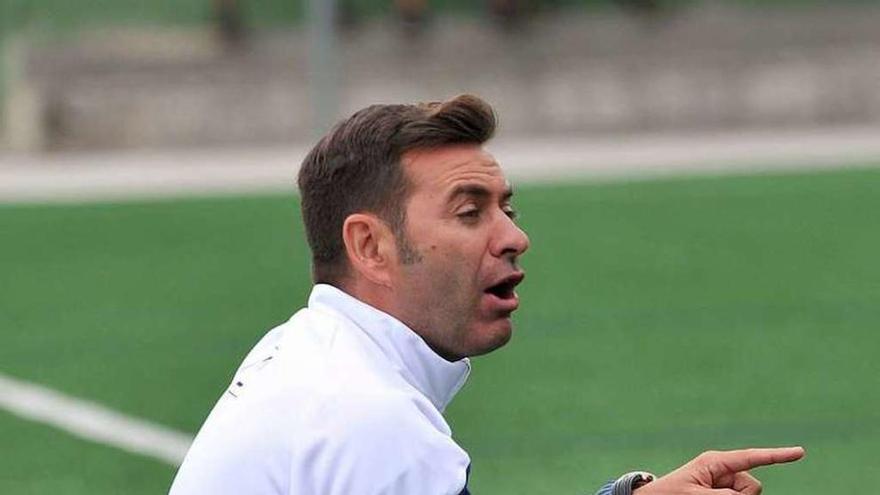 Luis Arturo, entrenador del Oviedo B.
