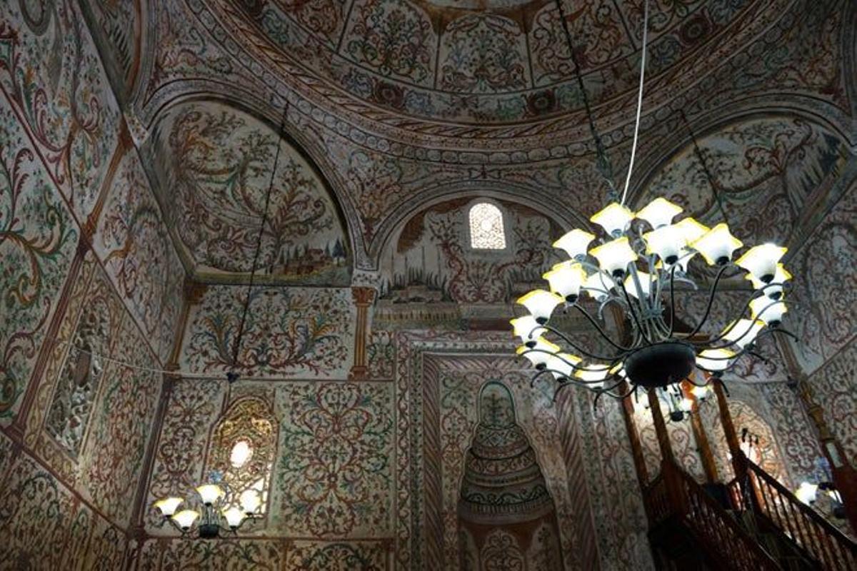Interior de la mezquita Et'hem Bey