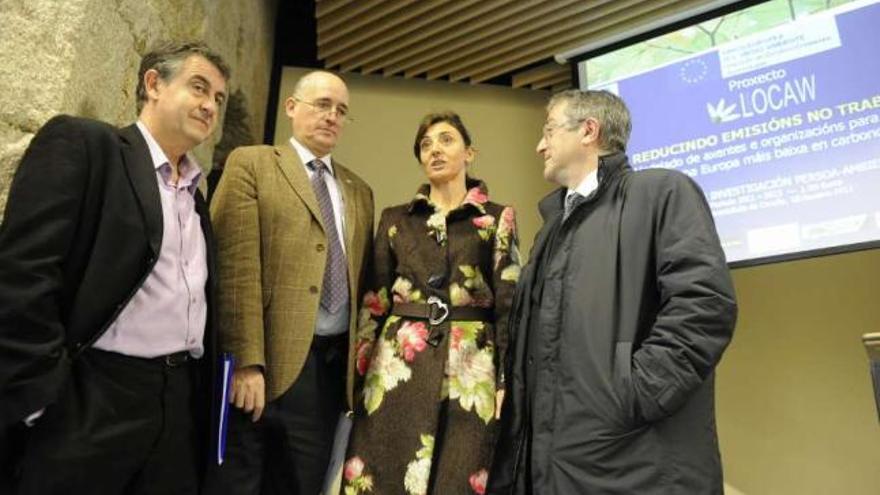 Vega Marcote, Barja, Amparo  Alonso Betanzos y García Mira, ayer, en el Rectorado de la UDC. / c. pardellas