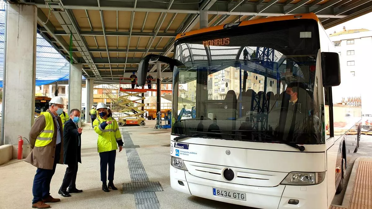 Los primeros autobuses ya 'encajan' en la nueva estación de Vigo