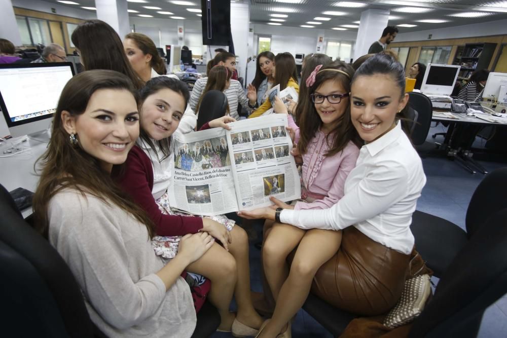 La Bellea del Foc y la Infantil, acompañadas de sus damas, visitaron la redacción del periódico y respondieron a las preguntas de los lectores en un encuentro digital