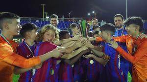 Los jugadores azulgranas celebran el título de campeones