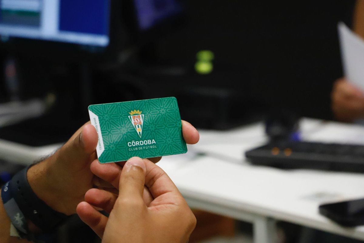 Imagen de una de las caras del carnet de socio del Córdoba CF para el próximo curso.