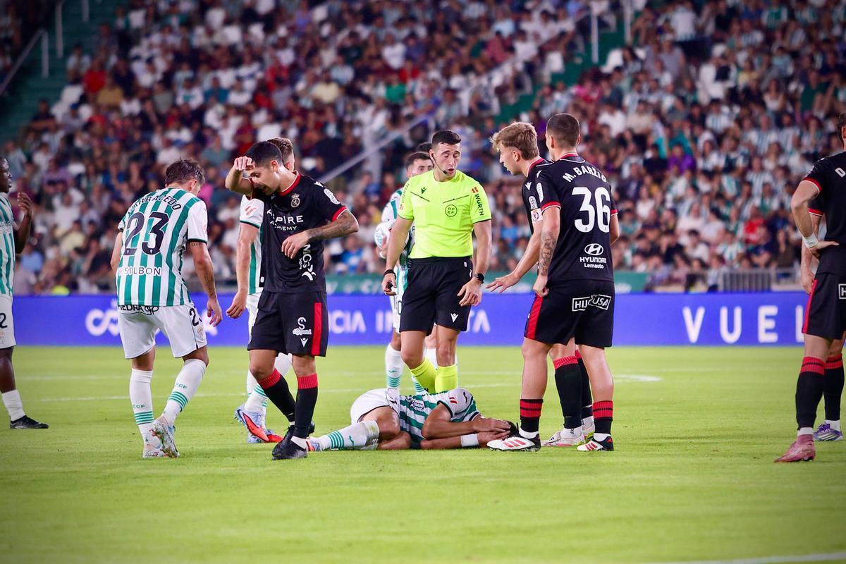 Gorka Etayo Herrera, en el cruce del Córdoba CF ante la Cultural y Deportiva Leonesa en El Arcángel.