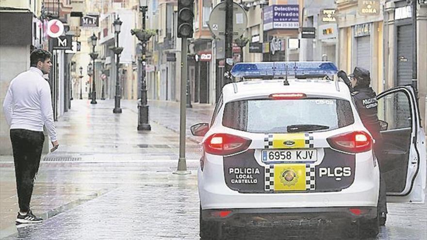 Un detenido y 26 denuncias más por saltarse el confinamiento en Castelló