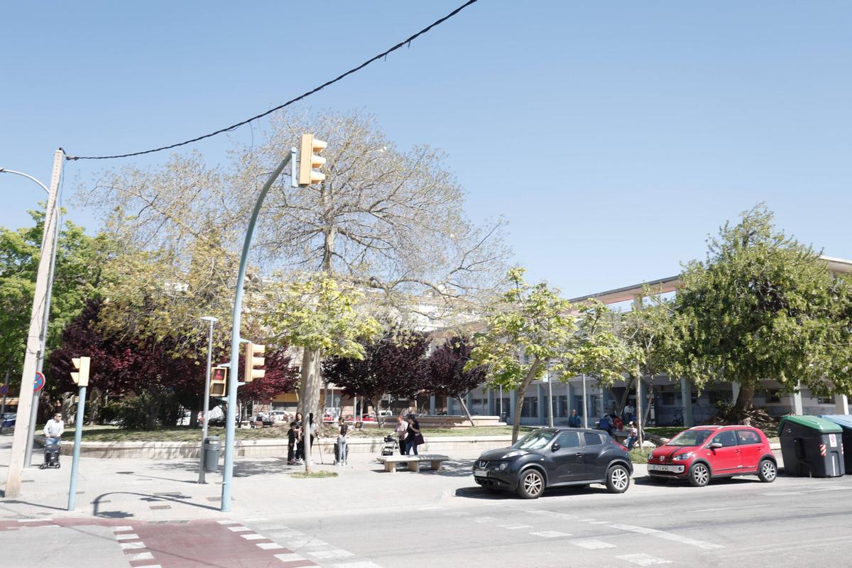 Plaza enfrente del Centro de Salud