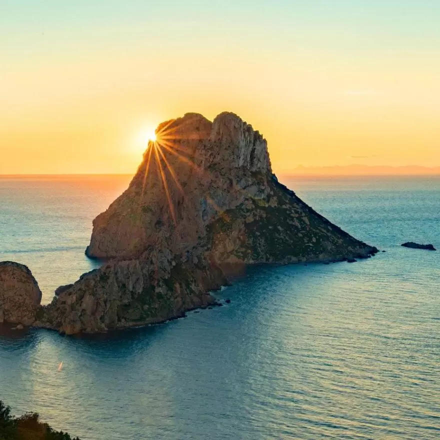 El refugio de Raphael está en la isla más privilegiada de Baleares