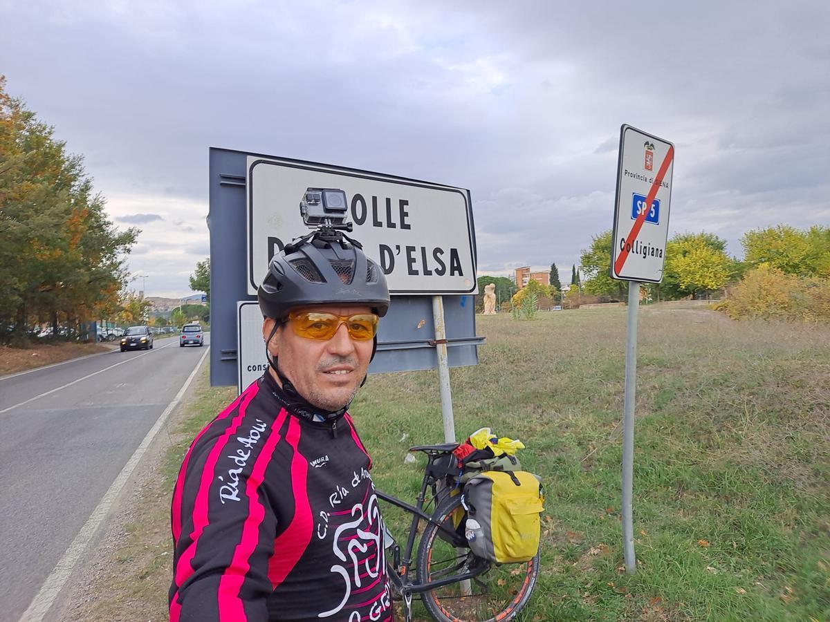 &quot;Pichi&quot; a su paso por Colle Val D' Elsa, ayer por la tarde.