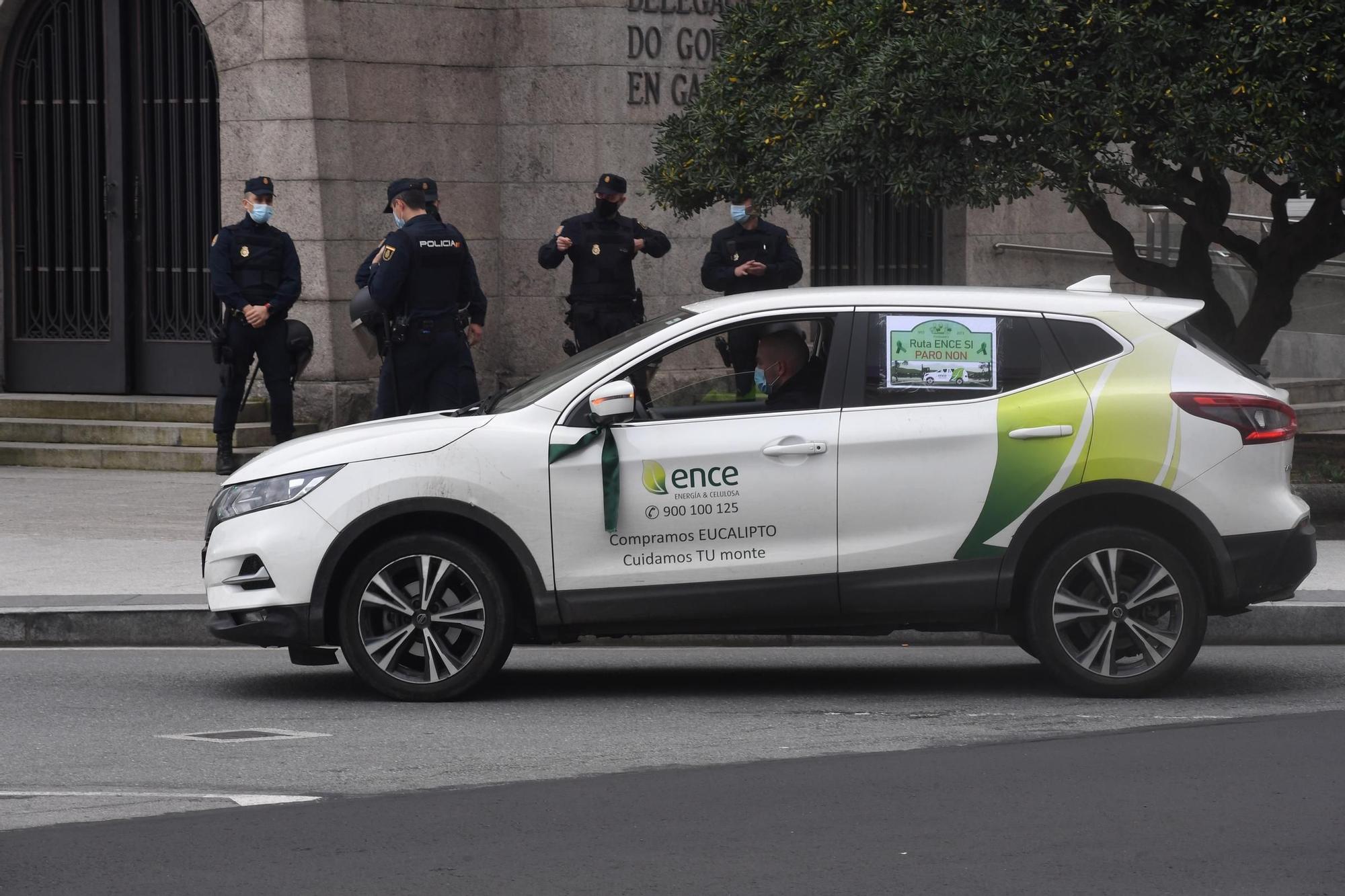 Una caravana de vehículos contra la ley de cambio climático llega a A Coruña