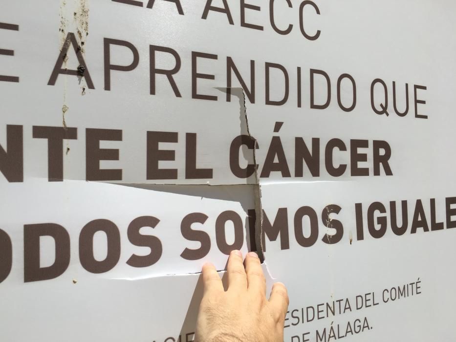 Daños en la exposición de la AECC en la calle Larios.