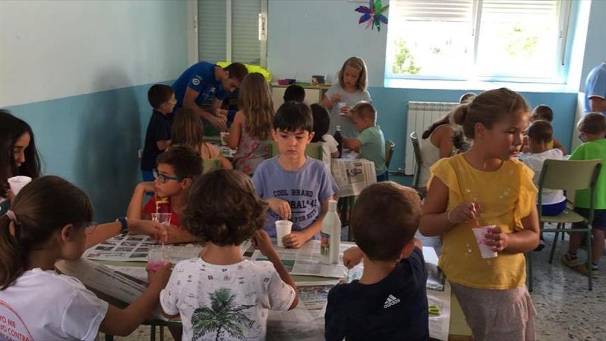 Cuarenta niños asisten a la escuela de verano