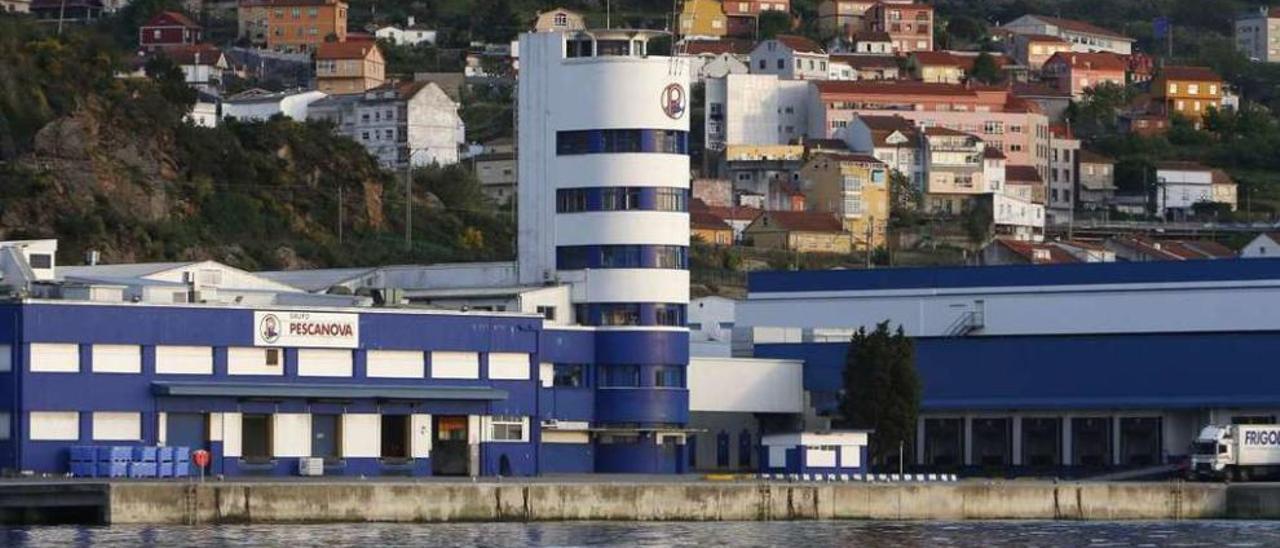 Instalaciones de Pescanova en Chapela desde la Ría de Vigo. // Ricardo Grobas