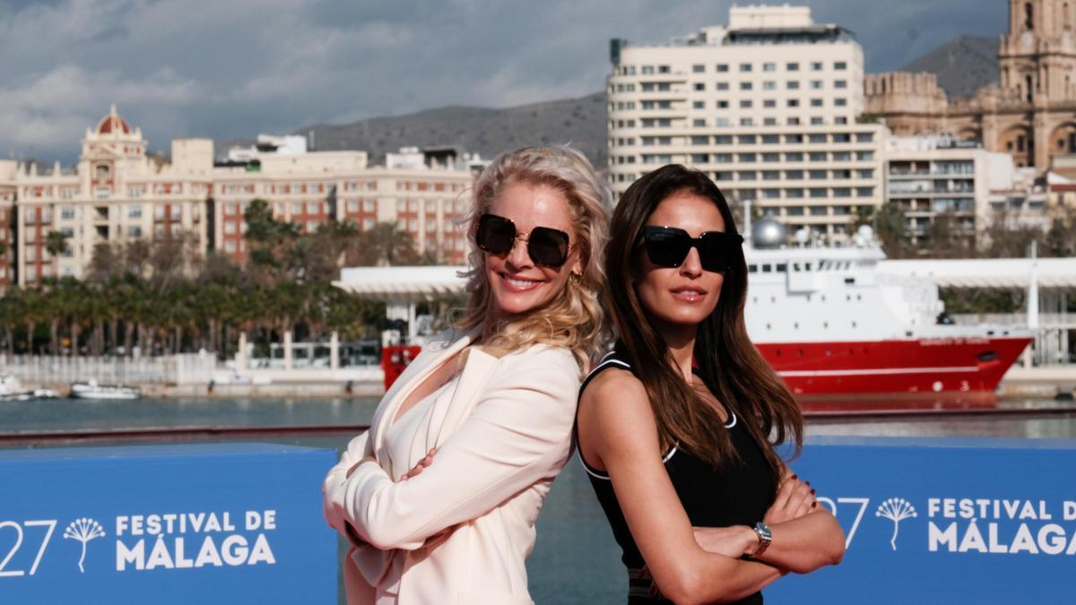 Rueda y Abouk, en el photocall de la serie 'Eva &amp; Nicole'.