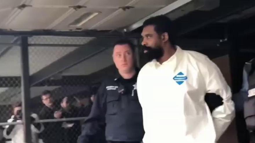 La Policía de Nueva York muestra imágenes de la detención del atacante a la residencia de un rabino