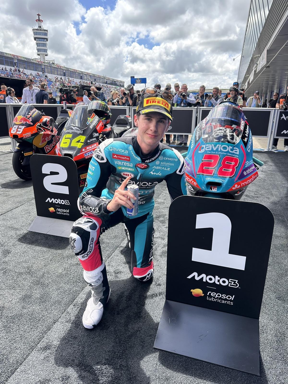 Máximo Quiles celebra su pole en Jerez