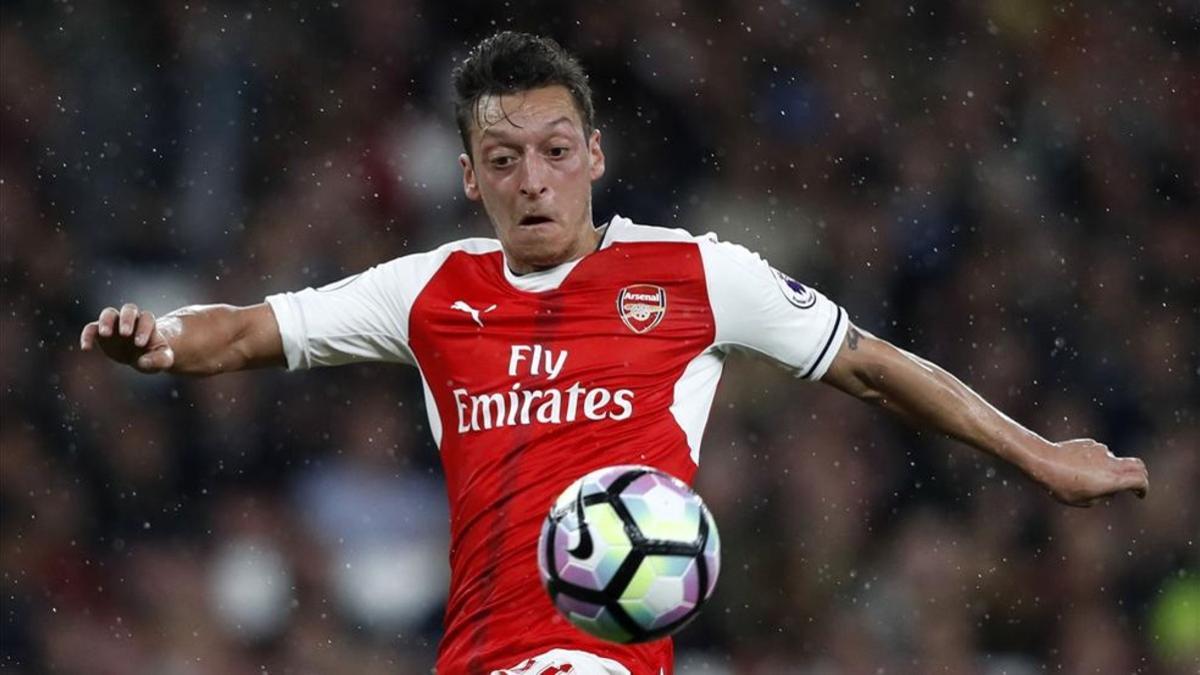 Mesut Özil completó una actuación estelar ante el Sunderland