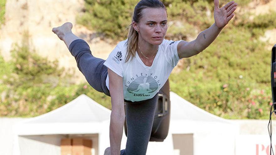 Una clase de yoga en Palma con Veronica Blume