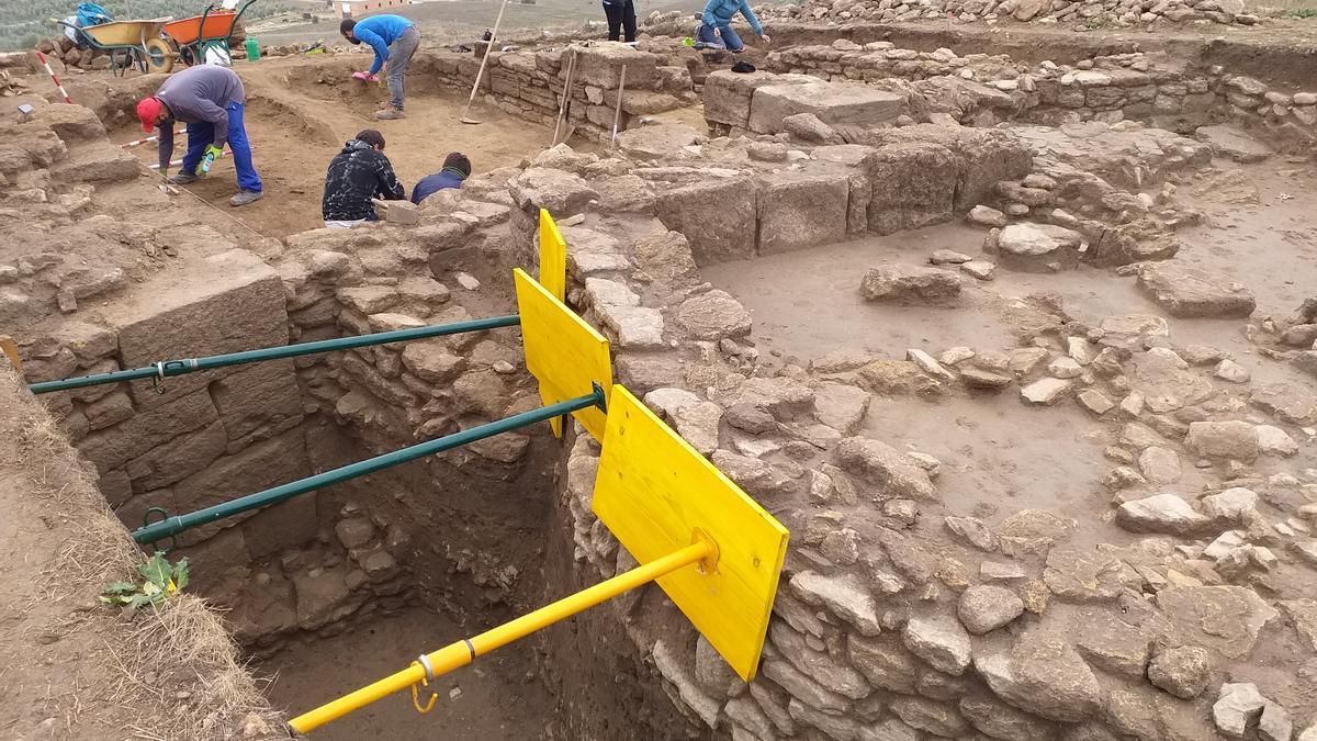 Proceso de excavación en el conocido como Edificio Singular 2: posible edificio de espectáculos romano