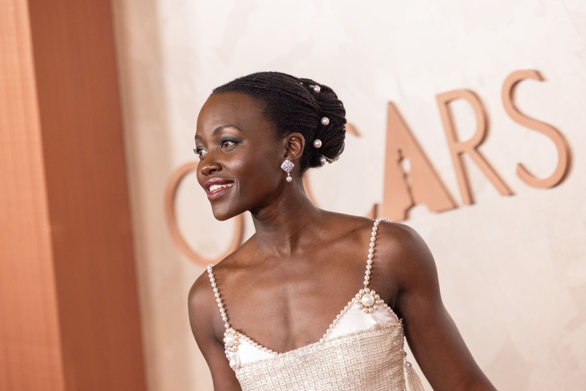 02 March 2025, US, Los Angeles: Actress Lupita Nyong'·®o arrives on the red carpet of the 97th Oscars at the Dolby Theatre at Ovation Hollywood. Photo: Ampas/ZUMA Press Wire/dpa 02/03/2025 ONLY FOR USE IN SPAIN. Ampas/ZUMA Press Wire/dpa;Arts, Culture and Entertainment;EL2_9362;entertainment;97th Academy Awards;