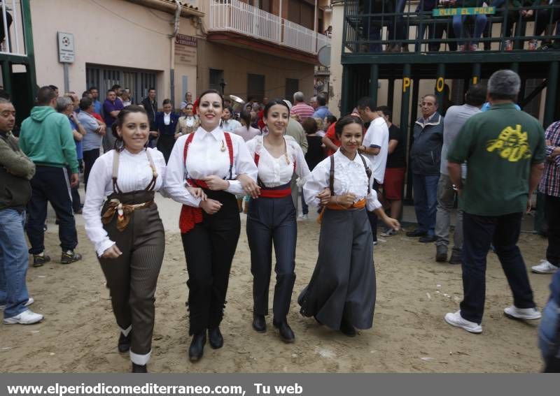 GALERÍA DE FOTOS -- Almassora late con toros bravos pese a la lluvia